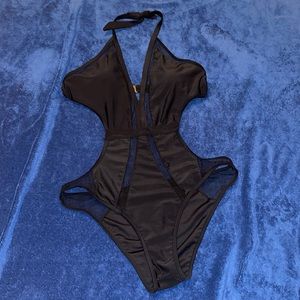 Black Mesh Mokini from fashion nova (yira) size XL.